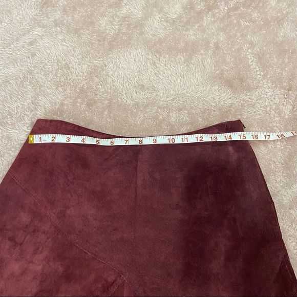 Beautiful suede skirt by brand Ideology. - Picture 2 of 12